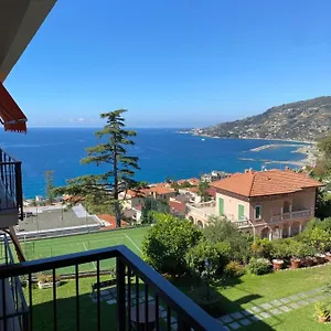 Pepiniere Apartment